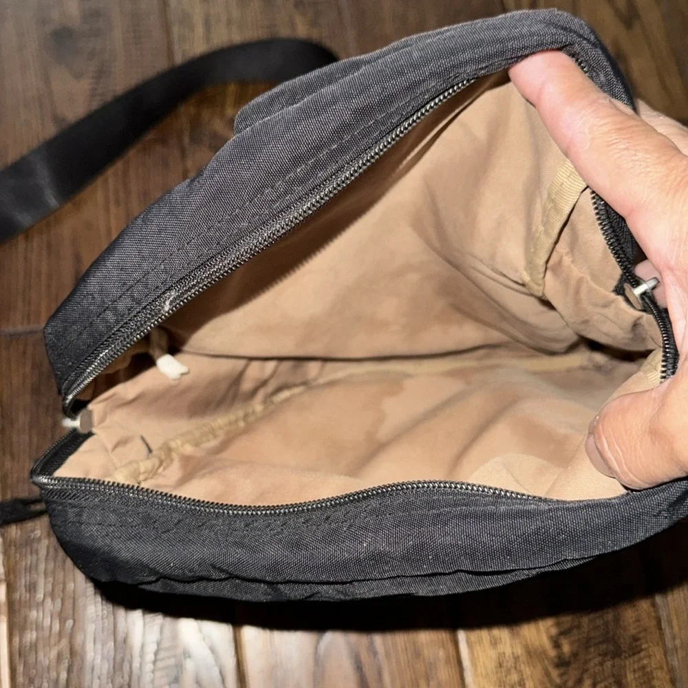 Baggallini Black Slingback Crossbody Chelsea Travel Bag - Picture 5 of 6